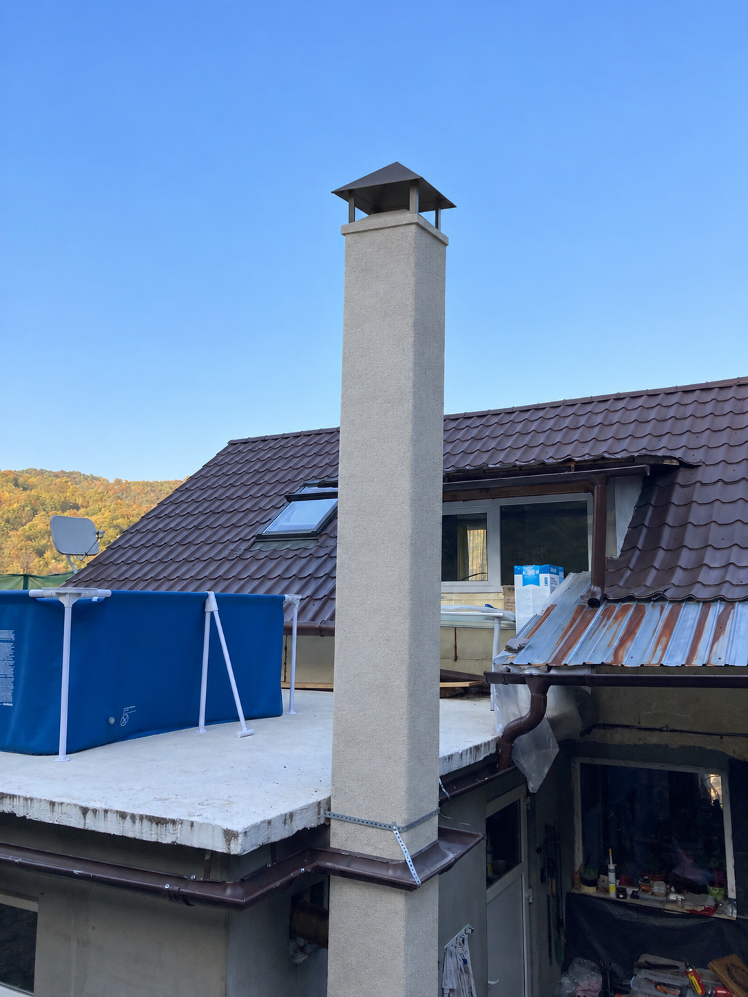 Simulare horn · Capac metalic piramidal